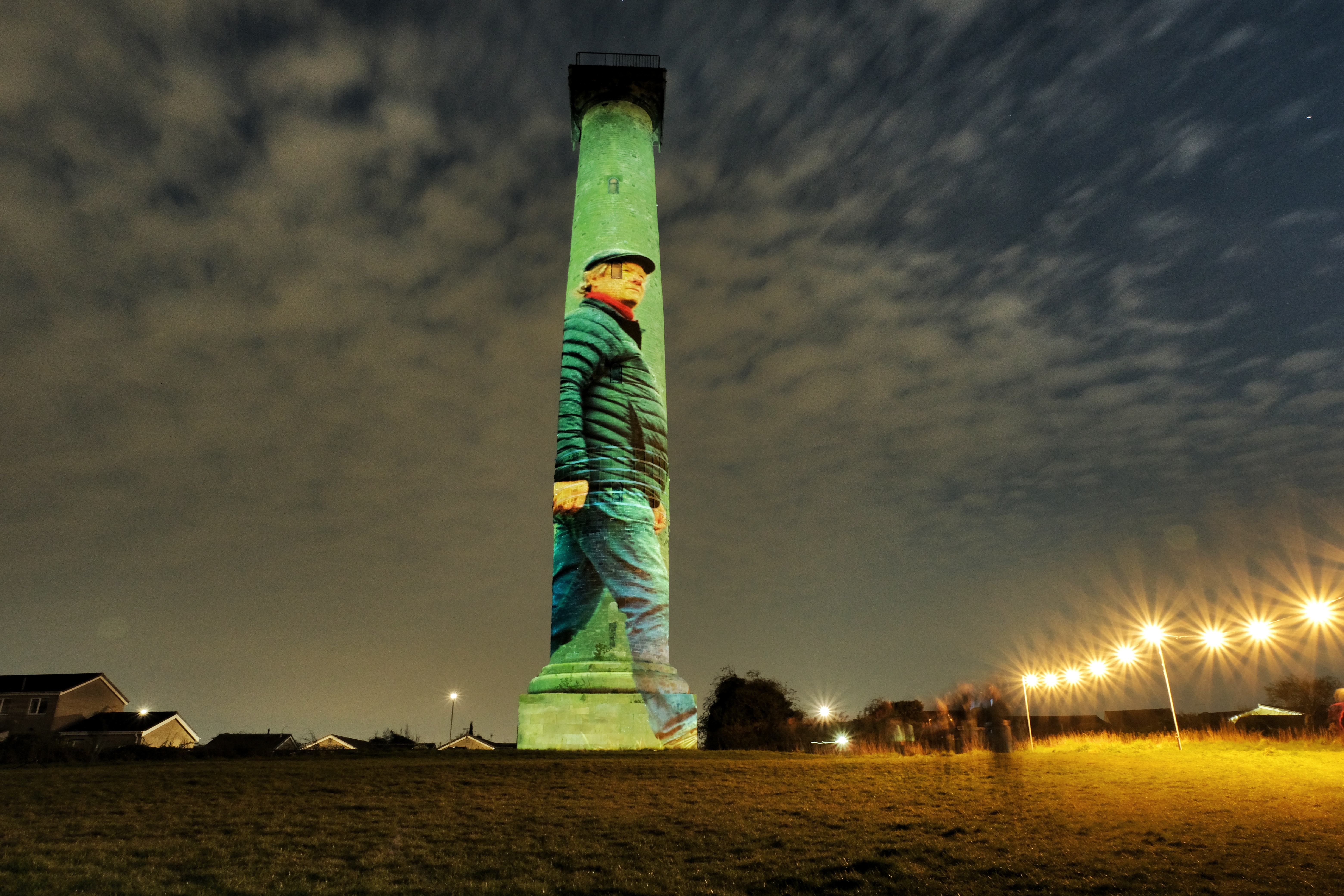 Photo of Keppel's column at night